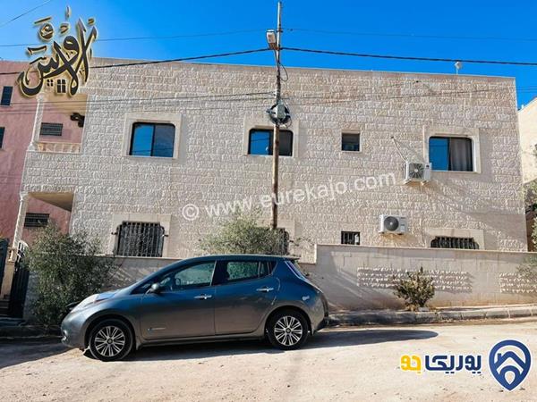 منزل مستقل طابقين مساحة الأرض 310م ومساحة الطابقين 350م للبيع في الزرقاء - جبل طارق