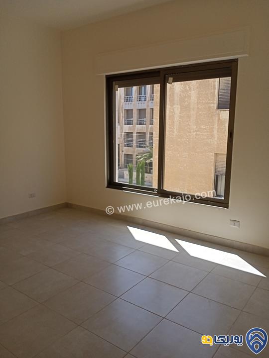 شقة سوبر ديلوكس مساحة 210م طابق اول في عبدون للبيع 