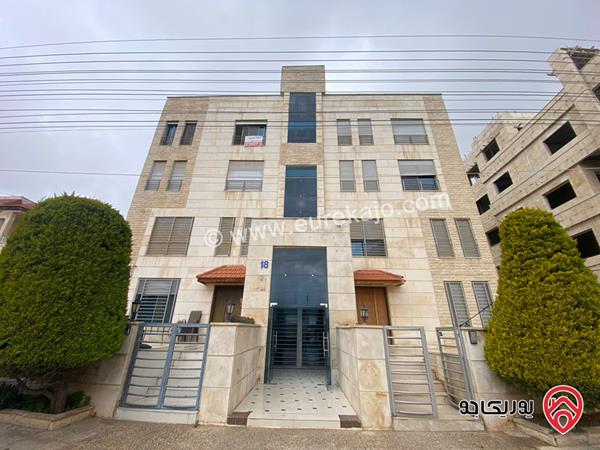 شقة سوبر ديلوكس طابق ثالث مساحة 213م + 213م روف للايجار في حي الصحابة