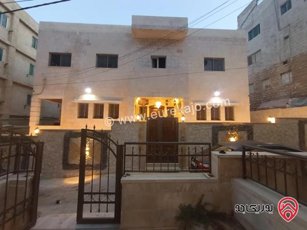 منزل مستقل مساحة الأرض 335م ومساحة البناء 400م للبيع في جبل الحسين 