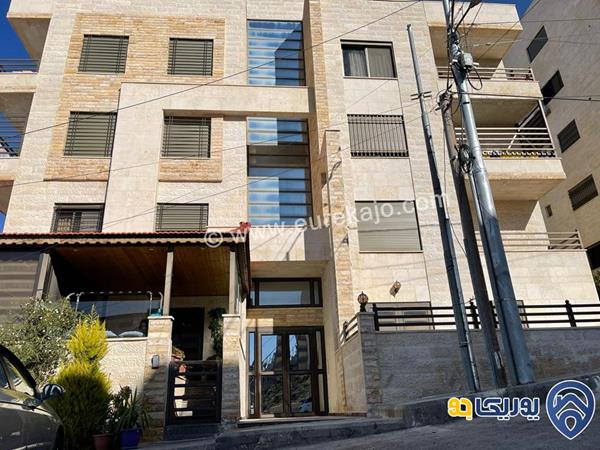 شقة سوبر ديلوكس طابق أرضي مساحة 150م مع ترس 35م وكراج مستقل للبيع في أبو نصير 
