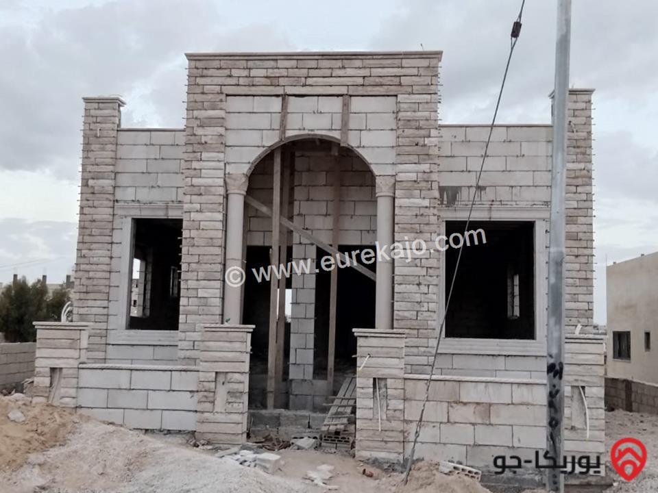 منزل مستقل بدون تشطيب مساحة الأرض 310م ومساحة البناء 150م للبيع في أبو علندا - المستندة الغربية 