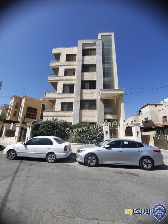 شقة طابقية سوبر ديلوكس طابق أرضي مساحة 220م ومساحة خارجية 170م للايجار في عبدون 