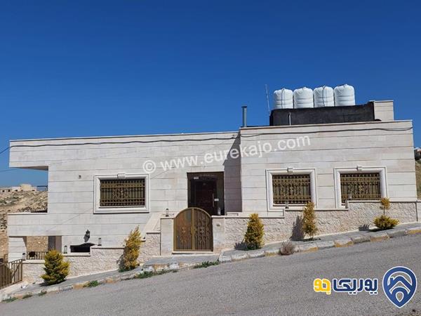 منزل مستقل مساحة الأرض 502م ومساحة البناء 550م للبيع في أبو نصير